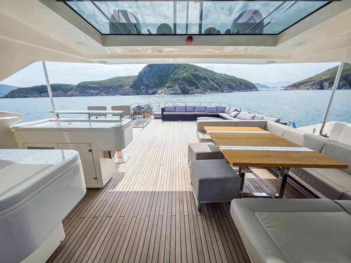 Custom Line Motor Yacht Custom Line 108 For Sale