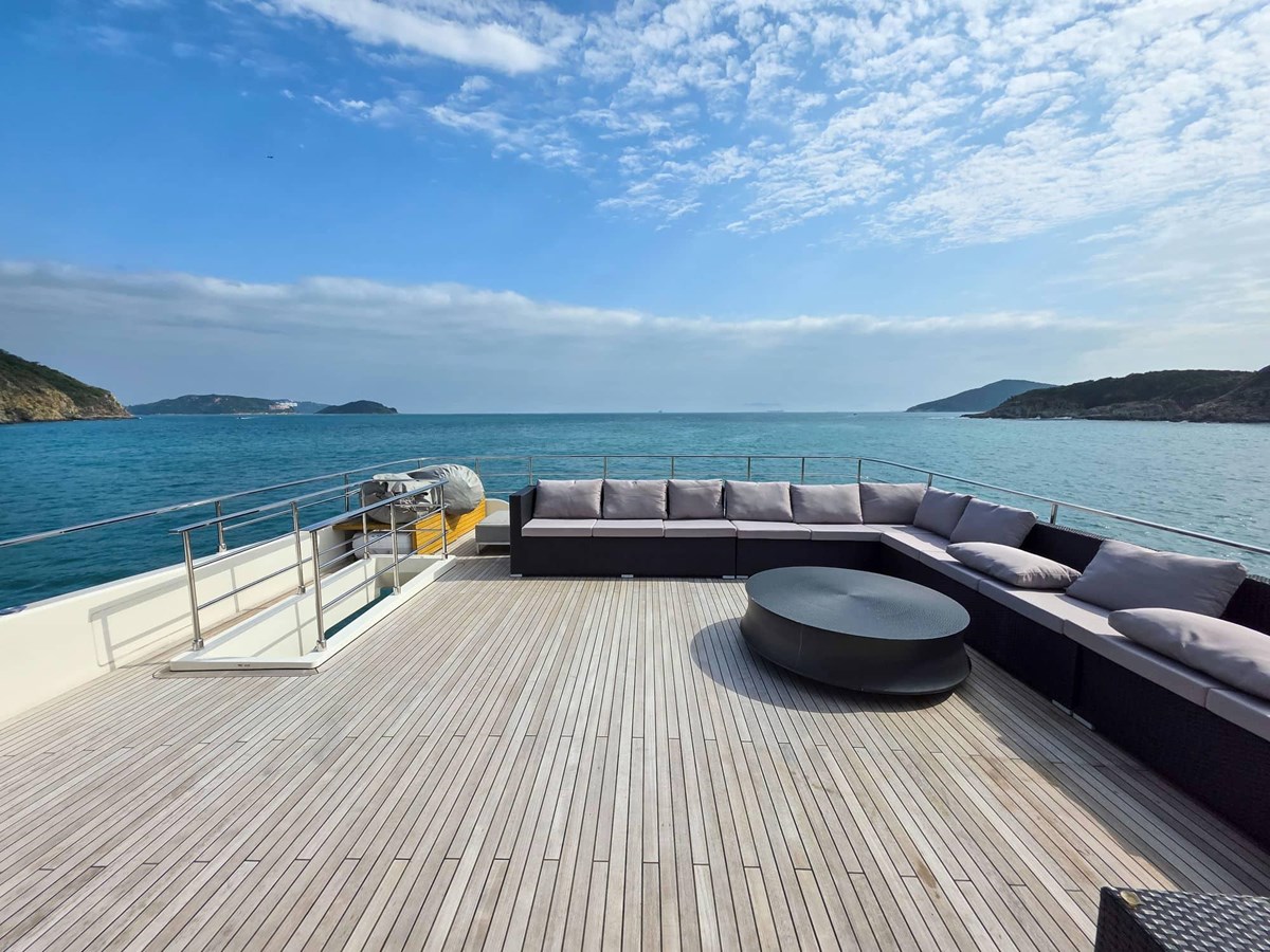Custom Line Motor Yacht Custom Line 108 For Sale