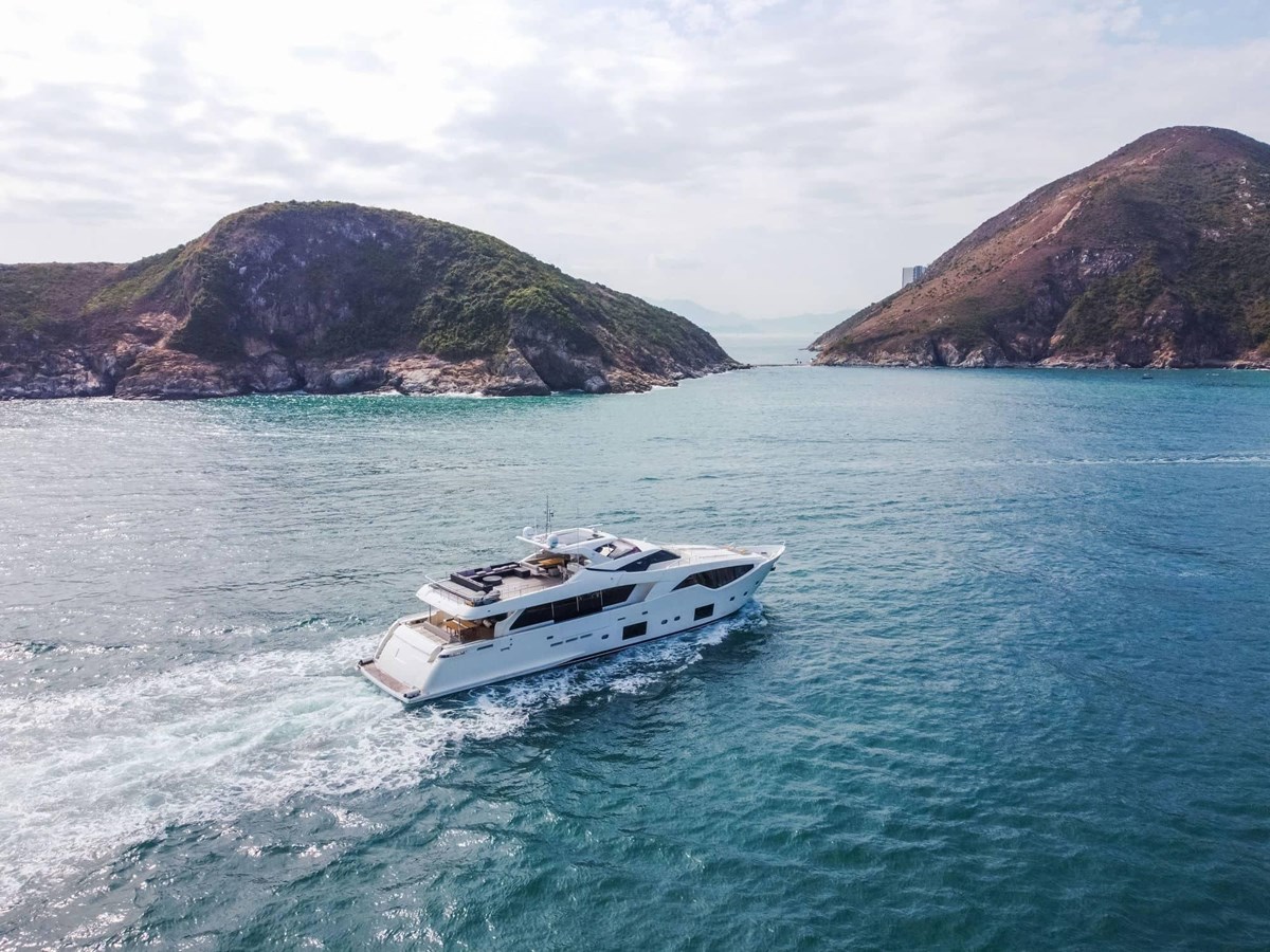 Custom Line Motor Yacht Custom Line 108 For Sale