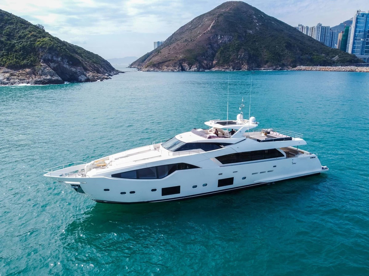 Custom Line Motor Yacht Custom Line 108 For Sale