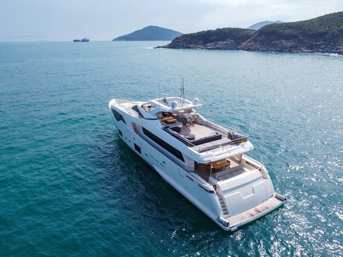 Custom Line Motor Yacht Custom Line 108 For Sale