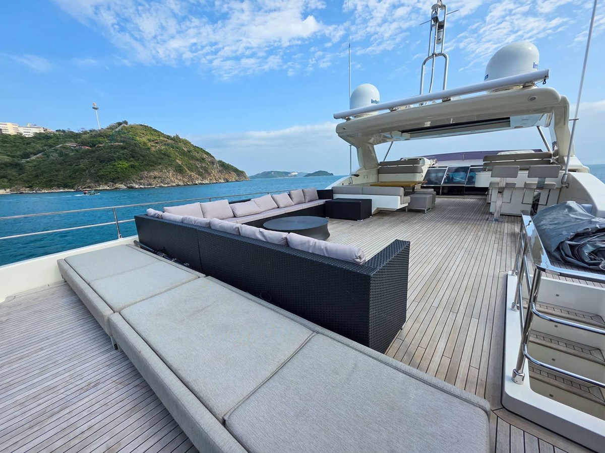 Custom Line Motor Yacht Custom Line 108 For Sale