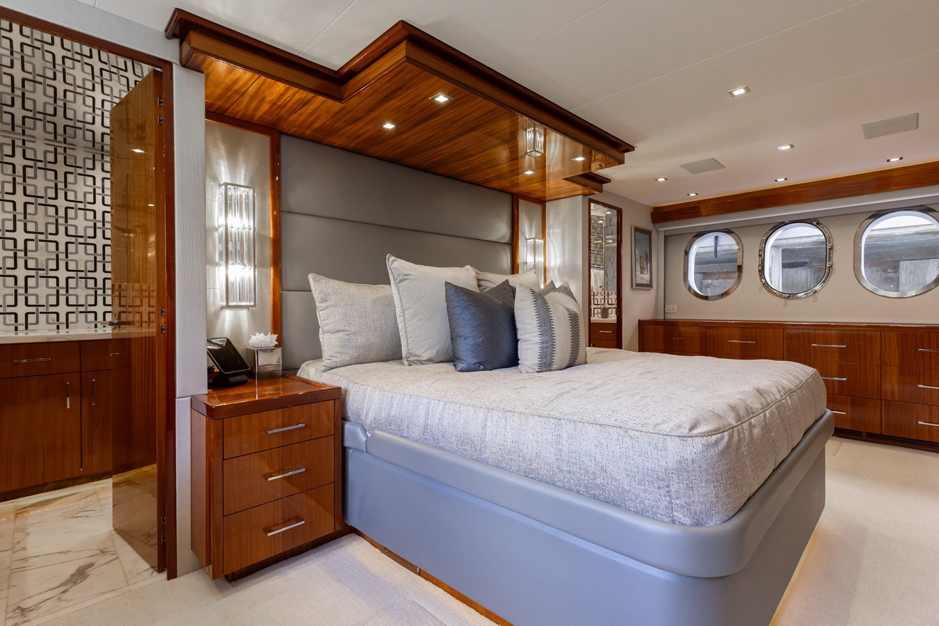 Hatteras Motor Yacht Ritz Sea For Sale