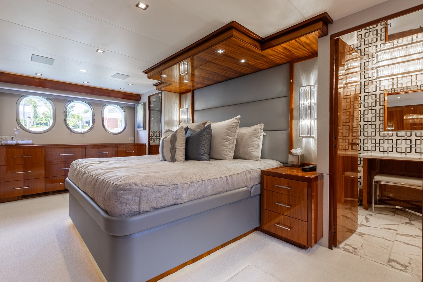 Hatteras Motor Yacht Ritz Sea For Sale
