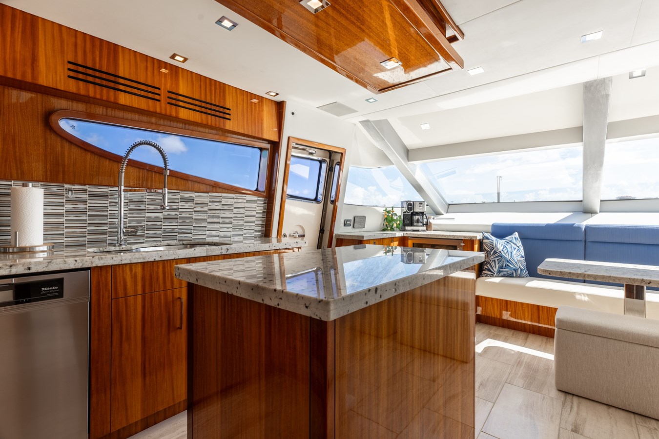 Hatteras Motor Yacht Ritz Sea For Sale
