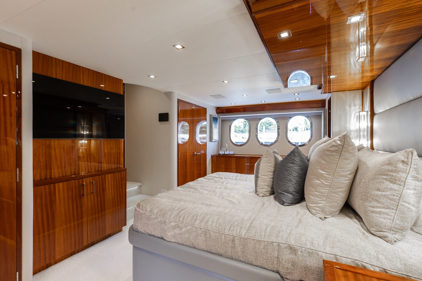 Hatteras Motor Yacht Ritz Sea For Sale