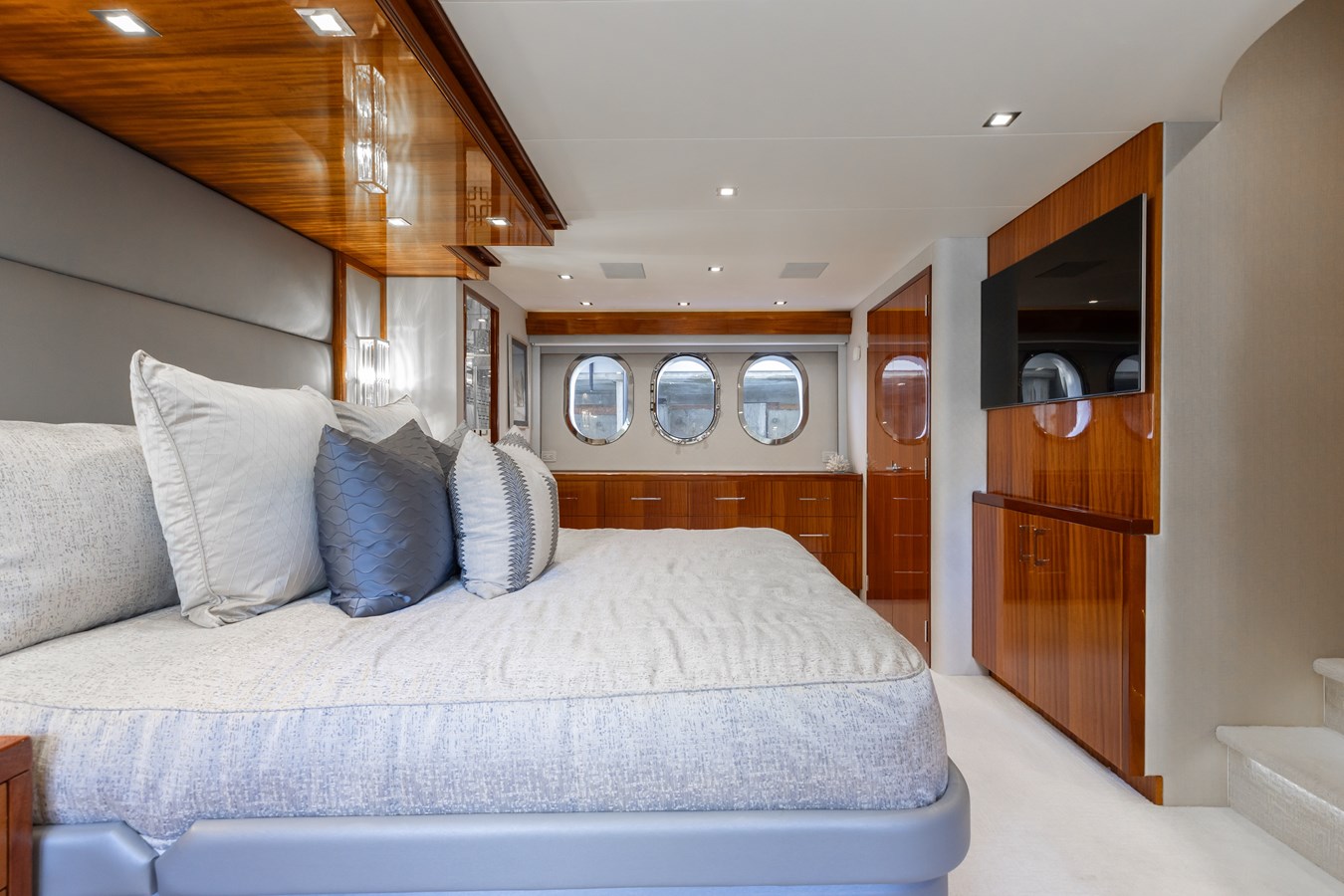 Hatteras Motor Yacht Ritz Sea For Sale