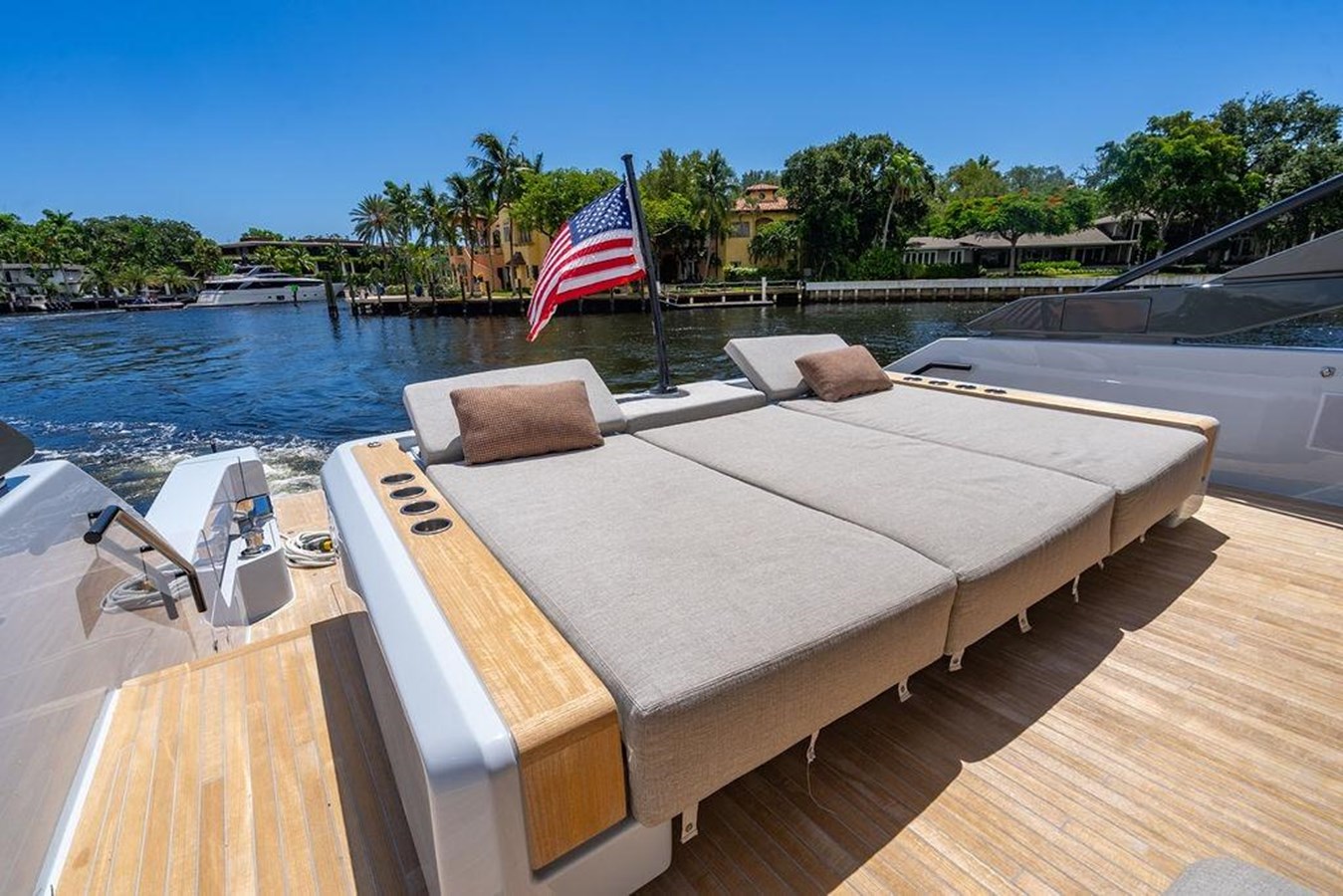 Bluegame Cruising Yacht Snack Money For Sale