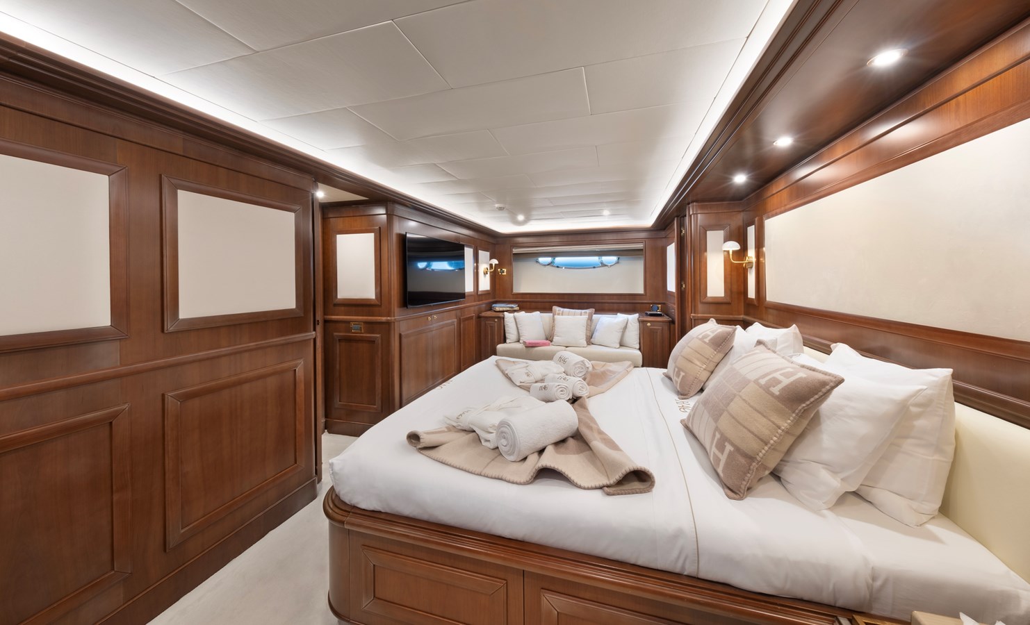 Custom Line Motor Yacht HAG For Sale