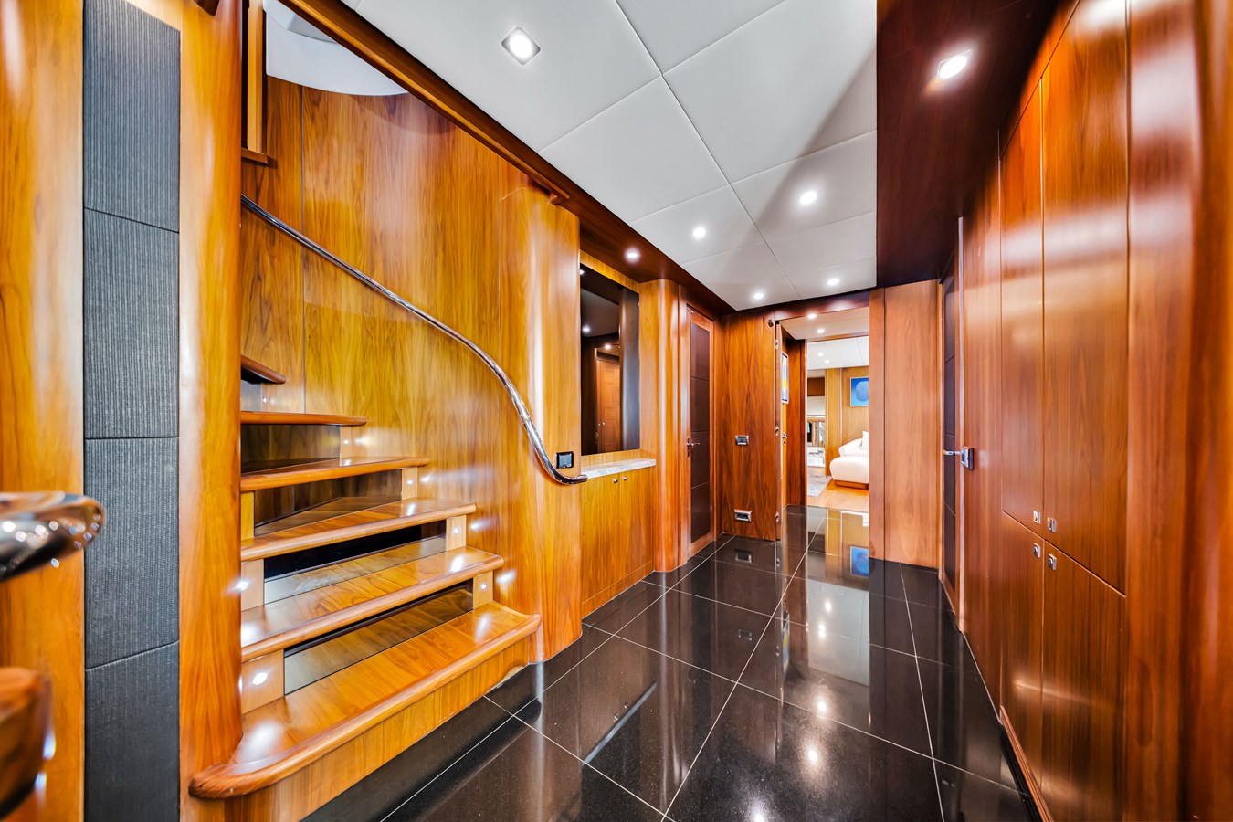 Sunseeker Motor Yacht NATURAL 9 For Sale