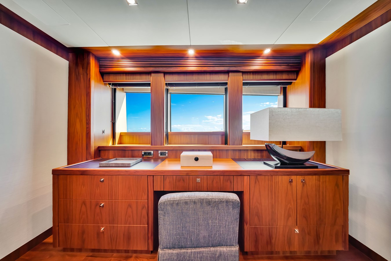 Sunseeker Motor Yacht NATURAL 9 For Sale
