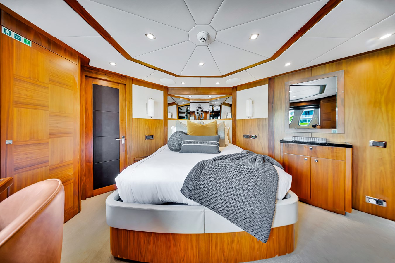 Sunseeker Motor Yacht NATURAL 9 For Sale