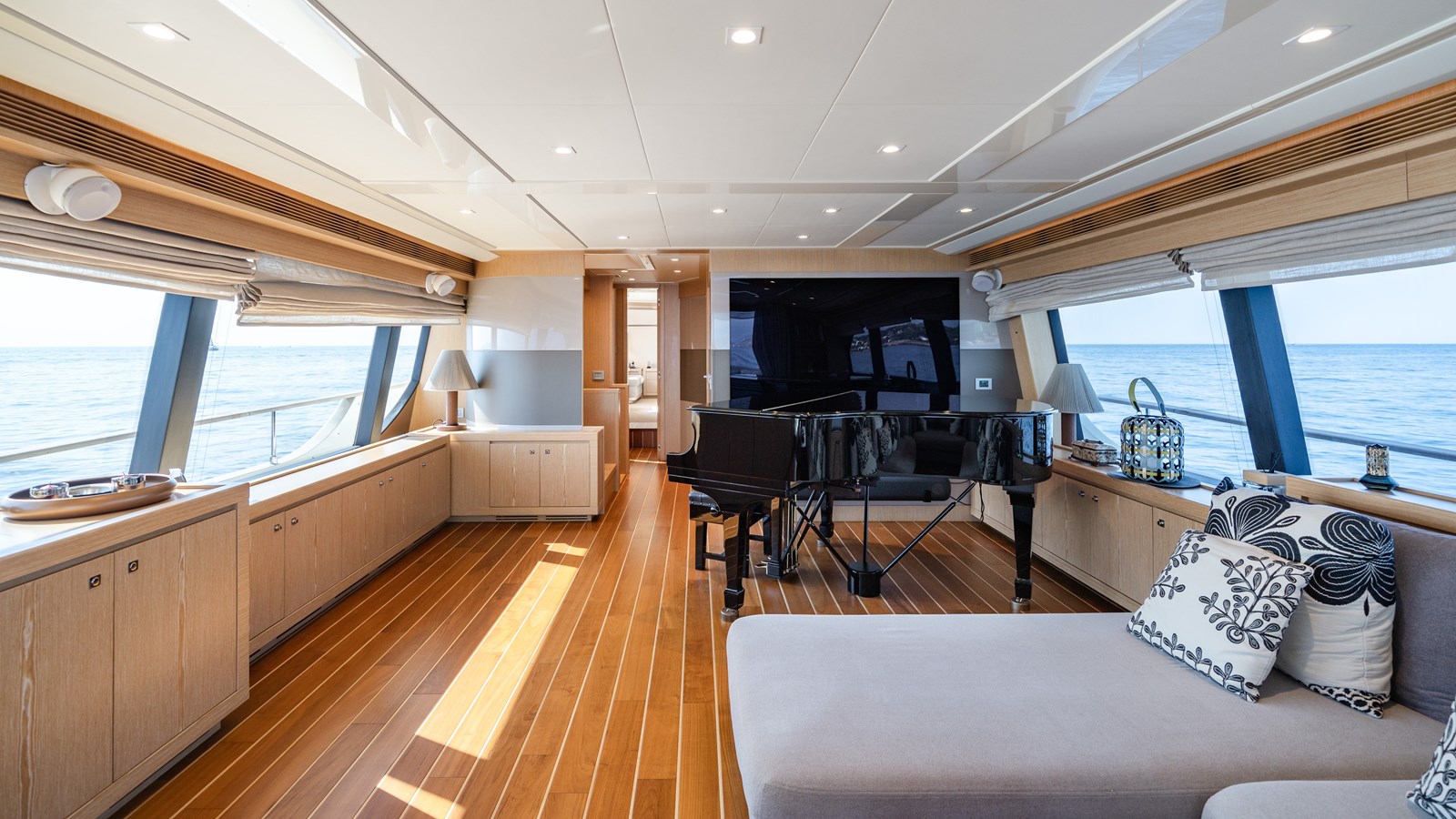 Ferretti Custom Line Cruising Yacht GIADA For Sale