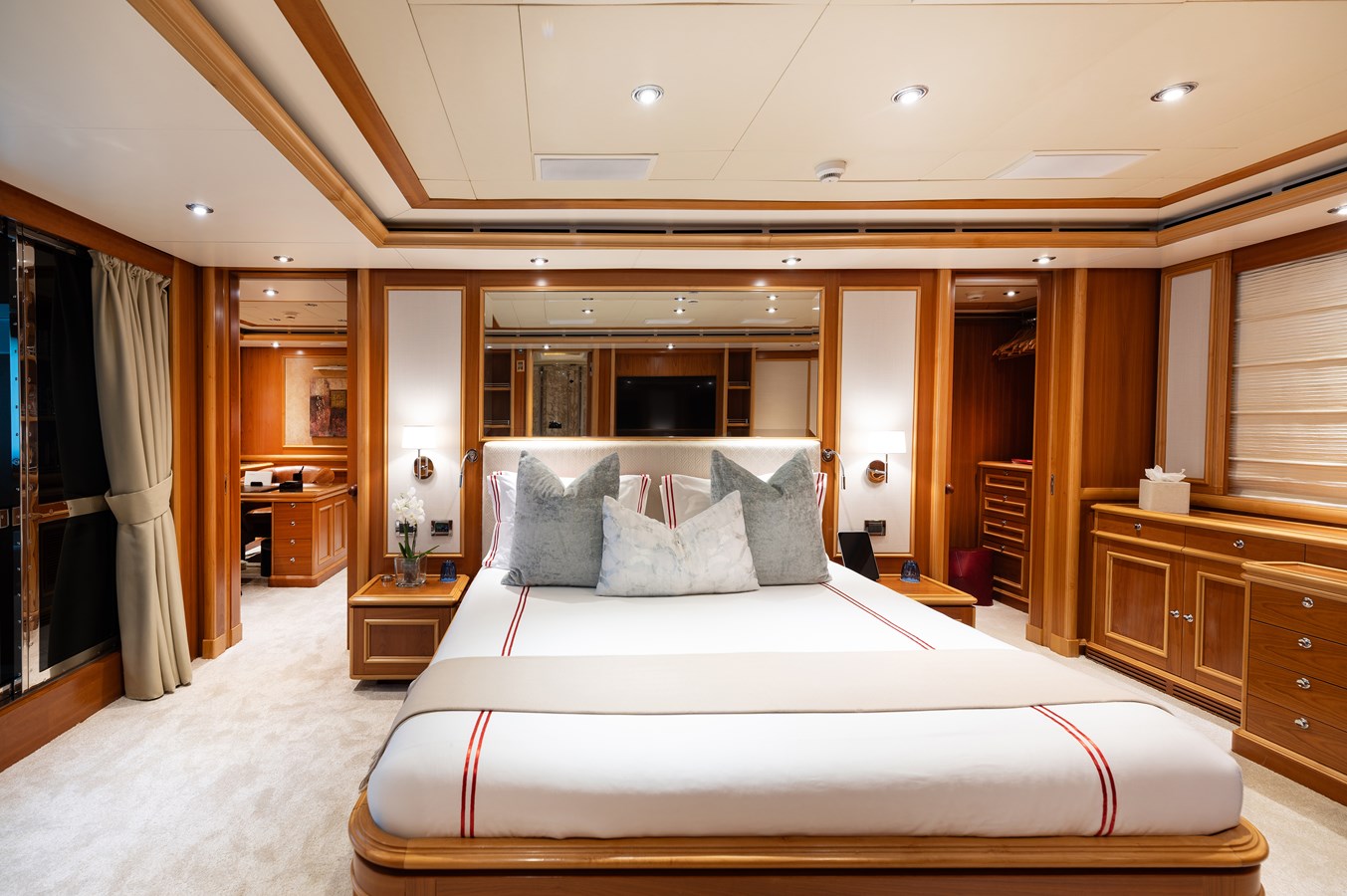 Crn Motor Yacht EMOTION 2 For Sale