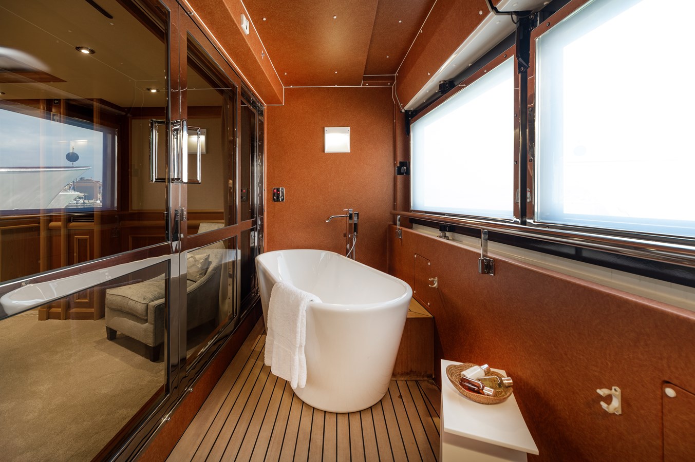 Crn Motor Yacht EMOTION 2 For Sale