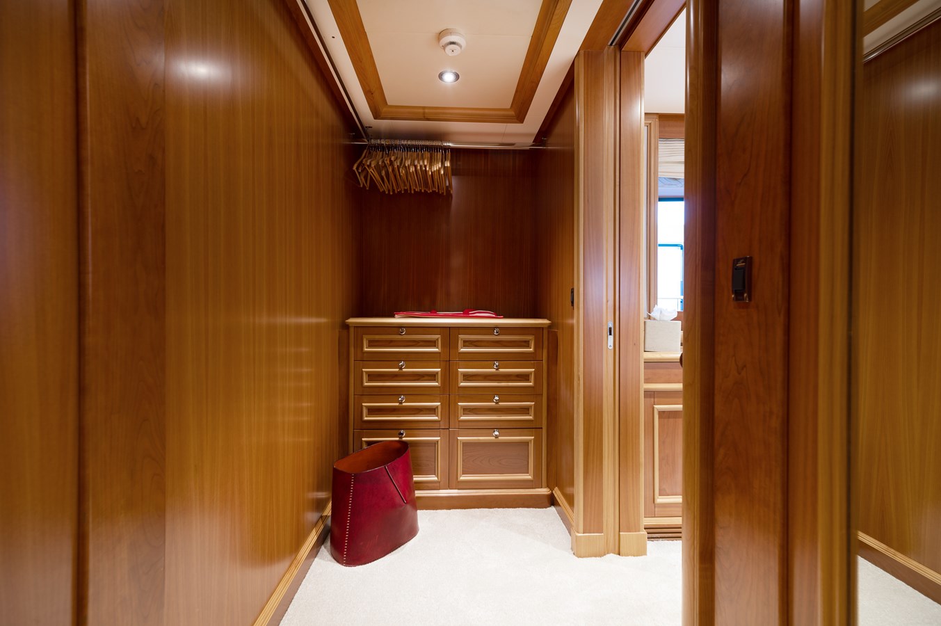 Crn Motor Yacht EMOTION 2 For Sale