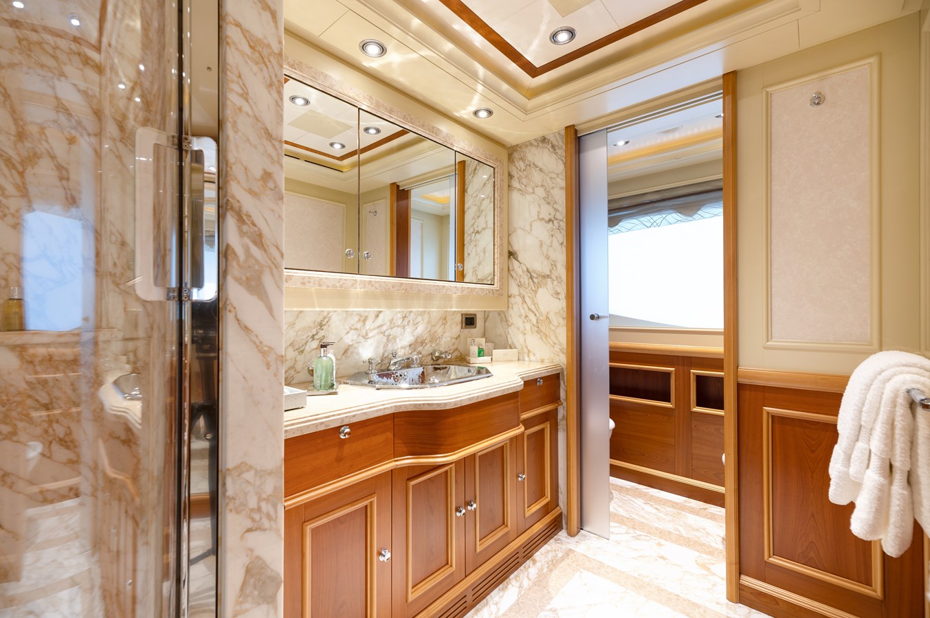 Crn Motor Yacht EMOTION 2 For Sale