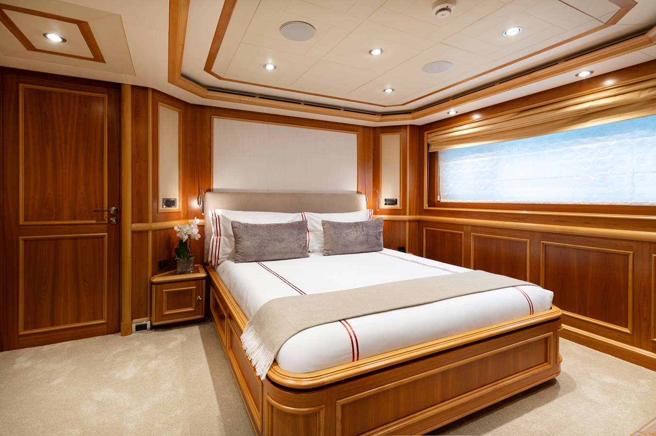 Crn Motor Yacht EMOTION 2 For Sale