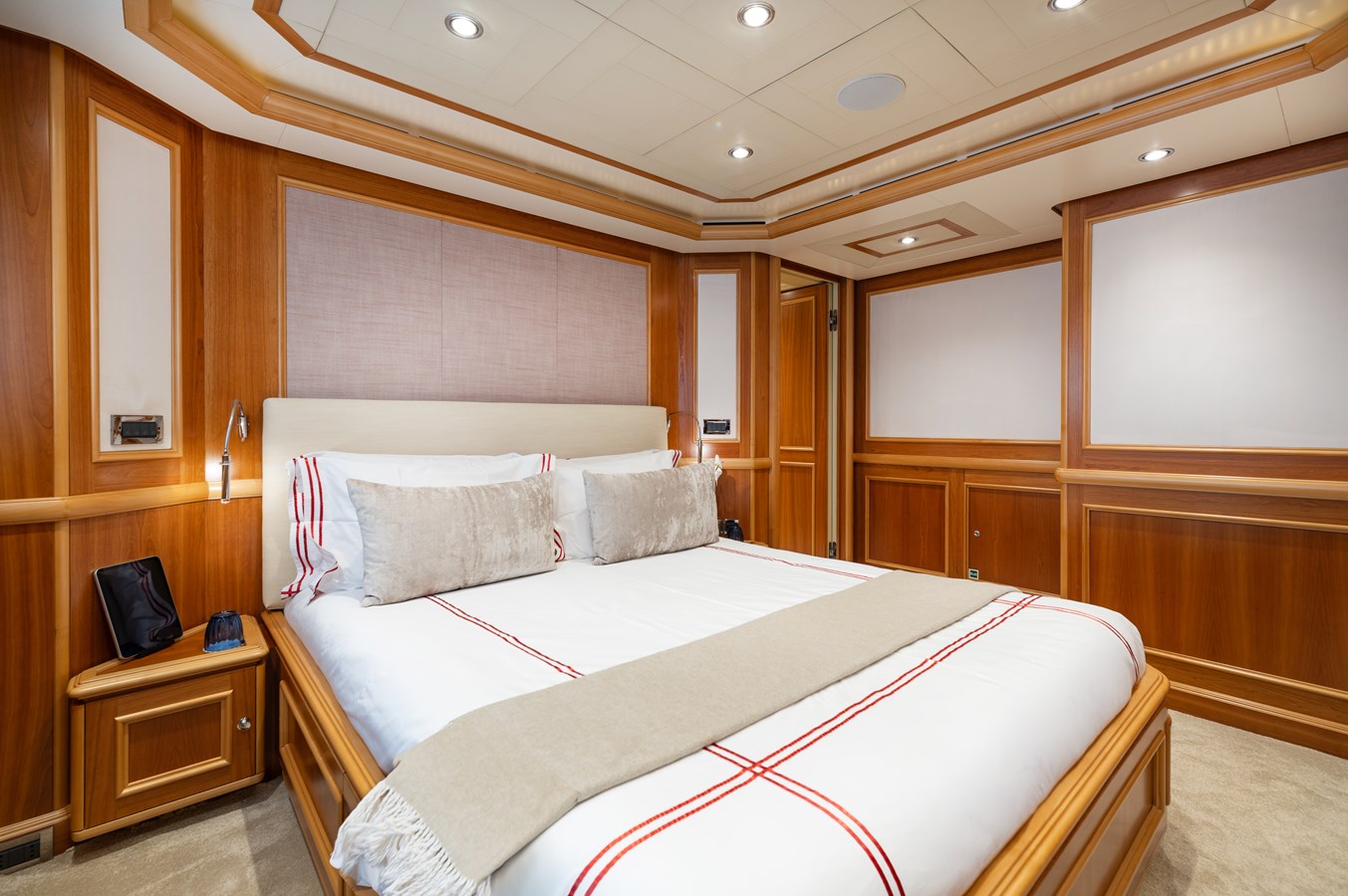 Crn Motor Yacht EMOTION 2 For Sale