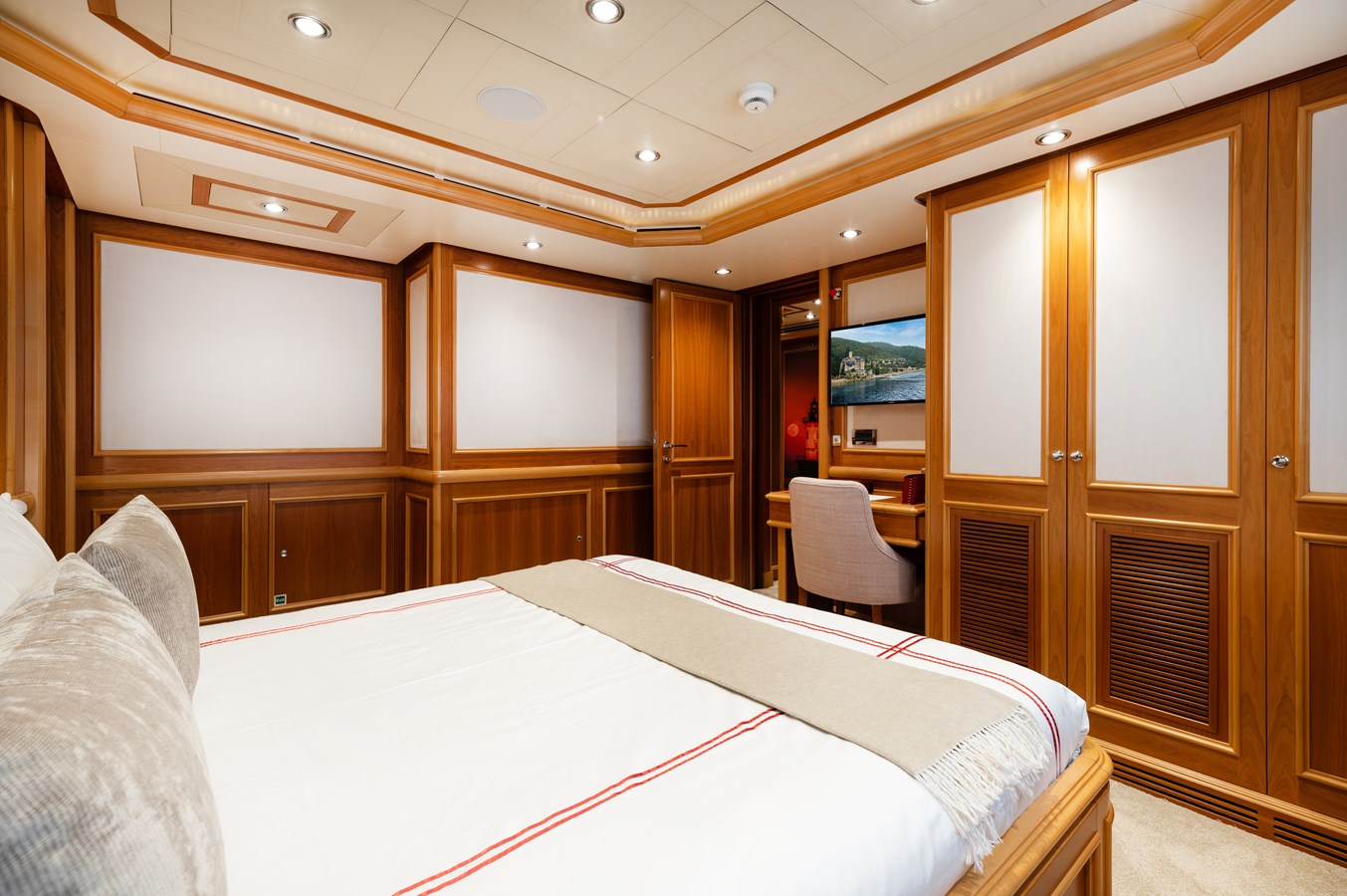 Crn Motor Yacht EMOTION 2 For Sale