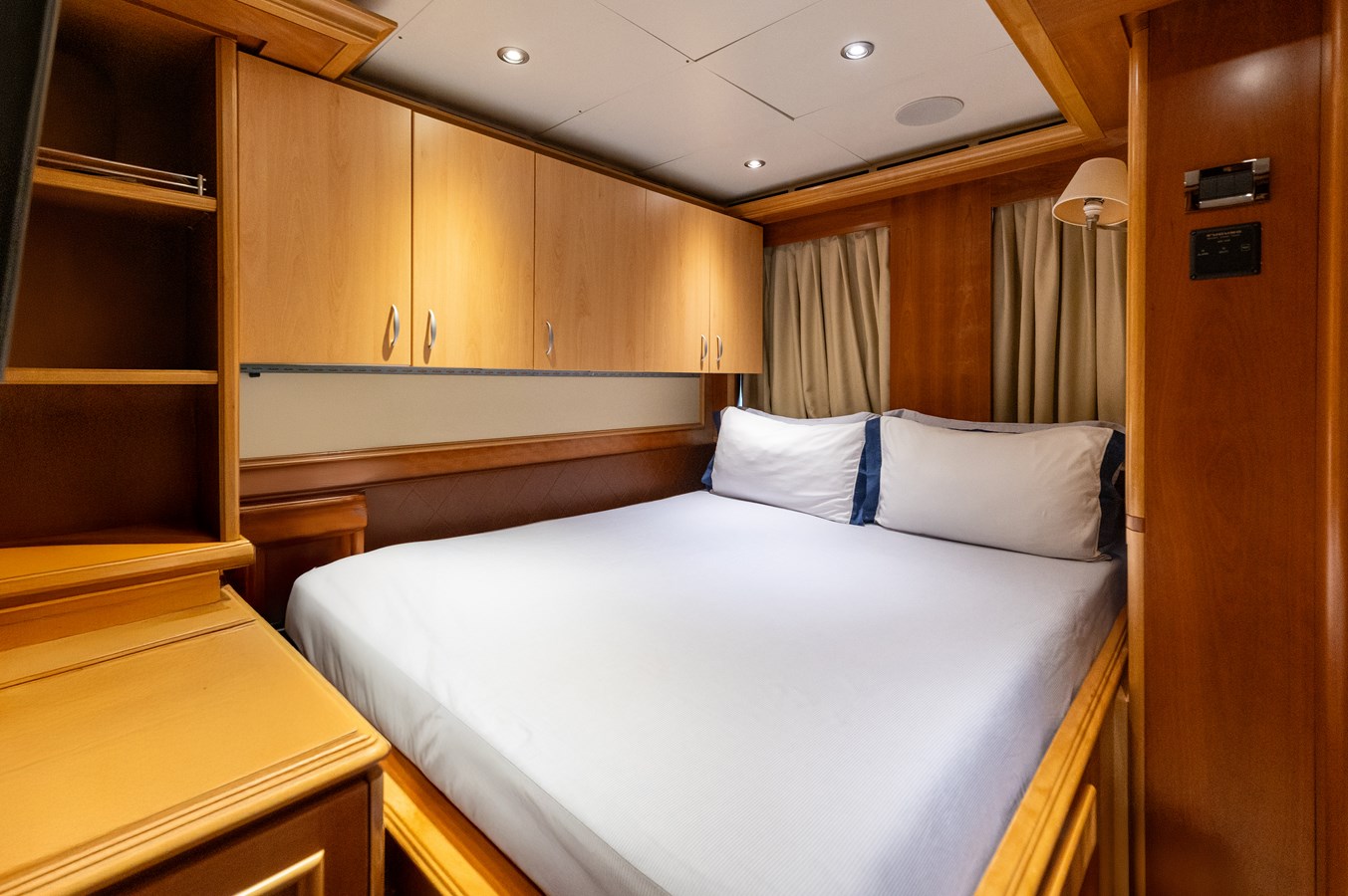Crn Motor Yacht EMOTION 2 For Sale