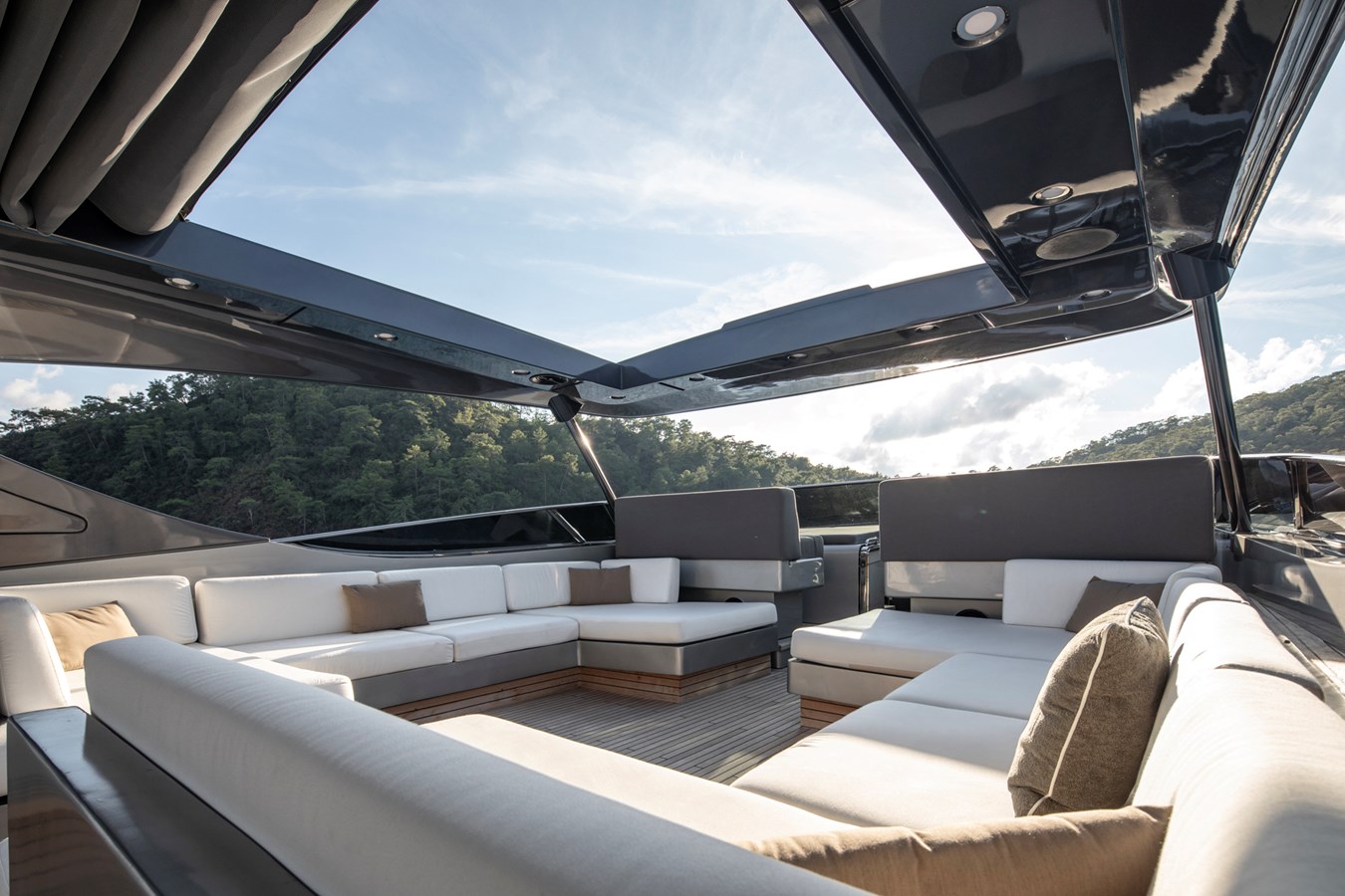 Canados Motor Yacht CANALI For Sale