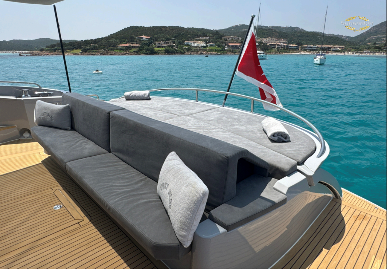 Sunseeker Motor Boat Light blue For Sale