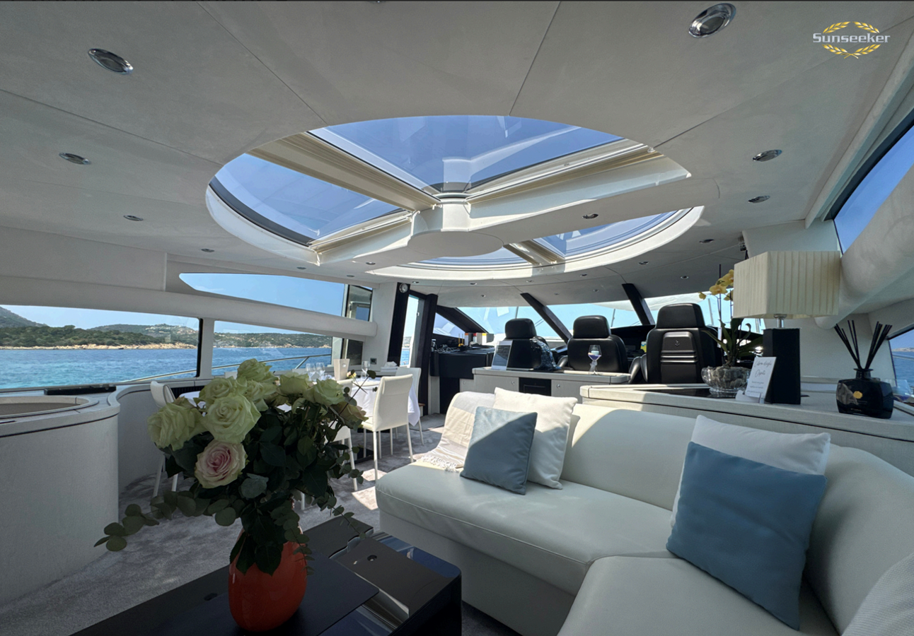 Sunseeker Motor Boat Light blue For Sale