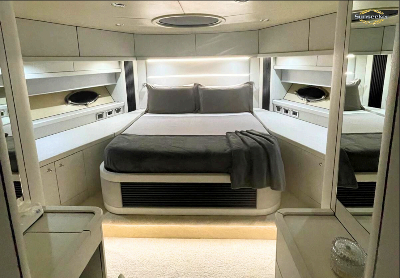 Sunseeker Motor Boat Light blue For Sale