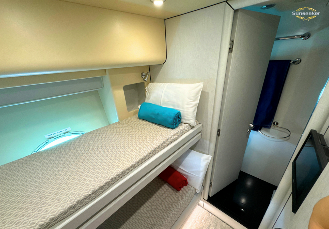 Sunseeker Motor Boat Light blue For Sale