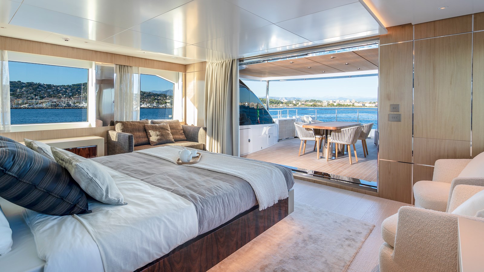 Canados Motor Yacht OCEANIC 143 For Sale