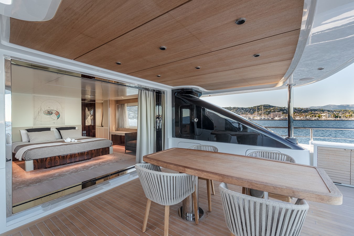 Canados Motor Yacht OCEANIC 143 For Sale