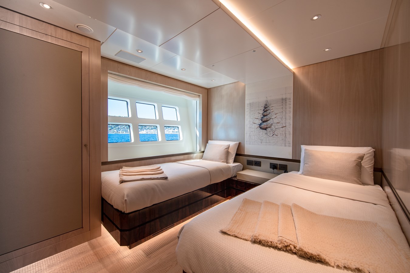 Canados Motor Yacht OCEANIC 143 For Sale