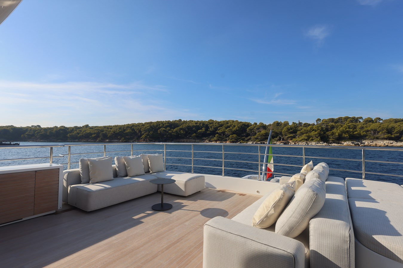 Canados Motor Yacht OCEANIC 143 For Sale