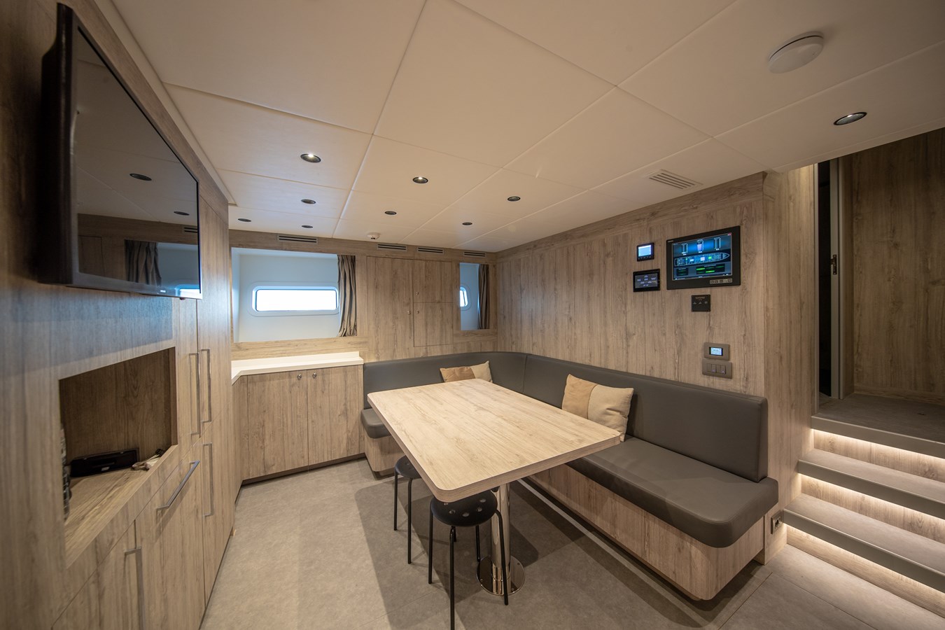 Canados Motor Yacht OCEANIC 143 For Sale