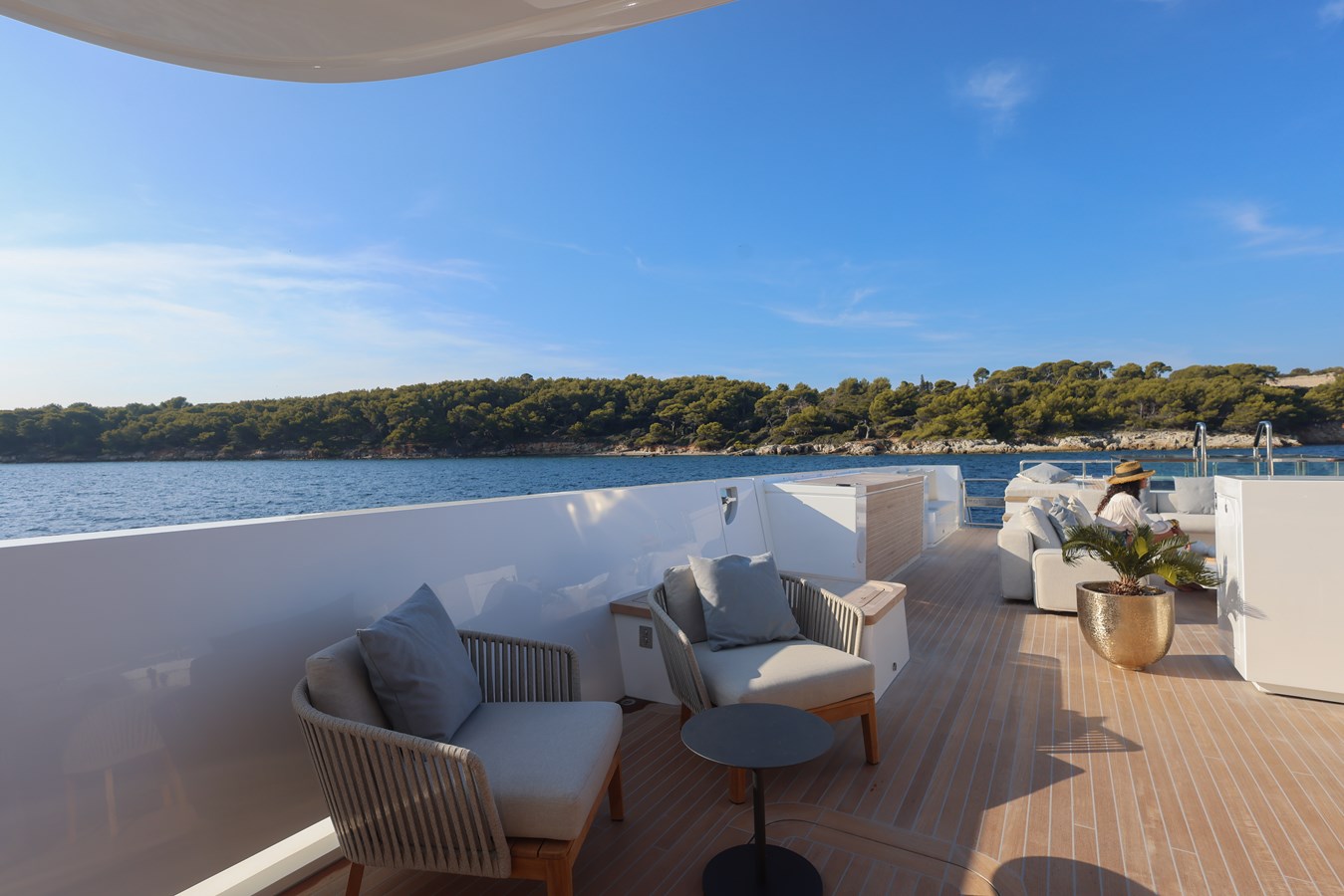 Canados Motor Yacht OCEANIC 143 For Sale