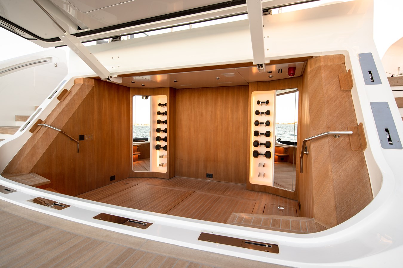 Canados Motor Yacht OCEANIC 143 For Sale