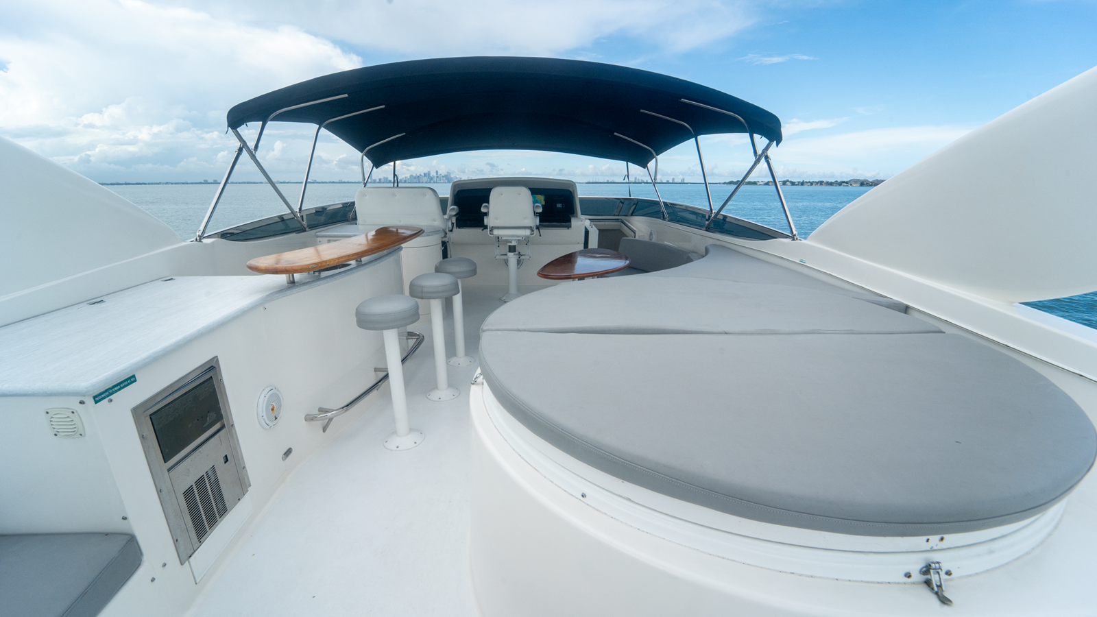 Lazzara Yachts Motor Yacht LIVING THE DREAM For Sale