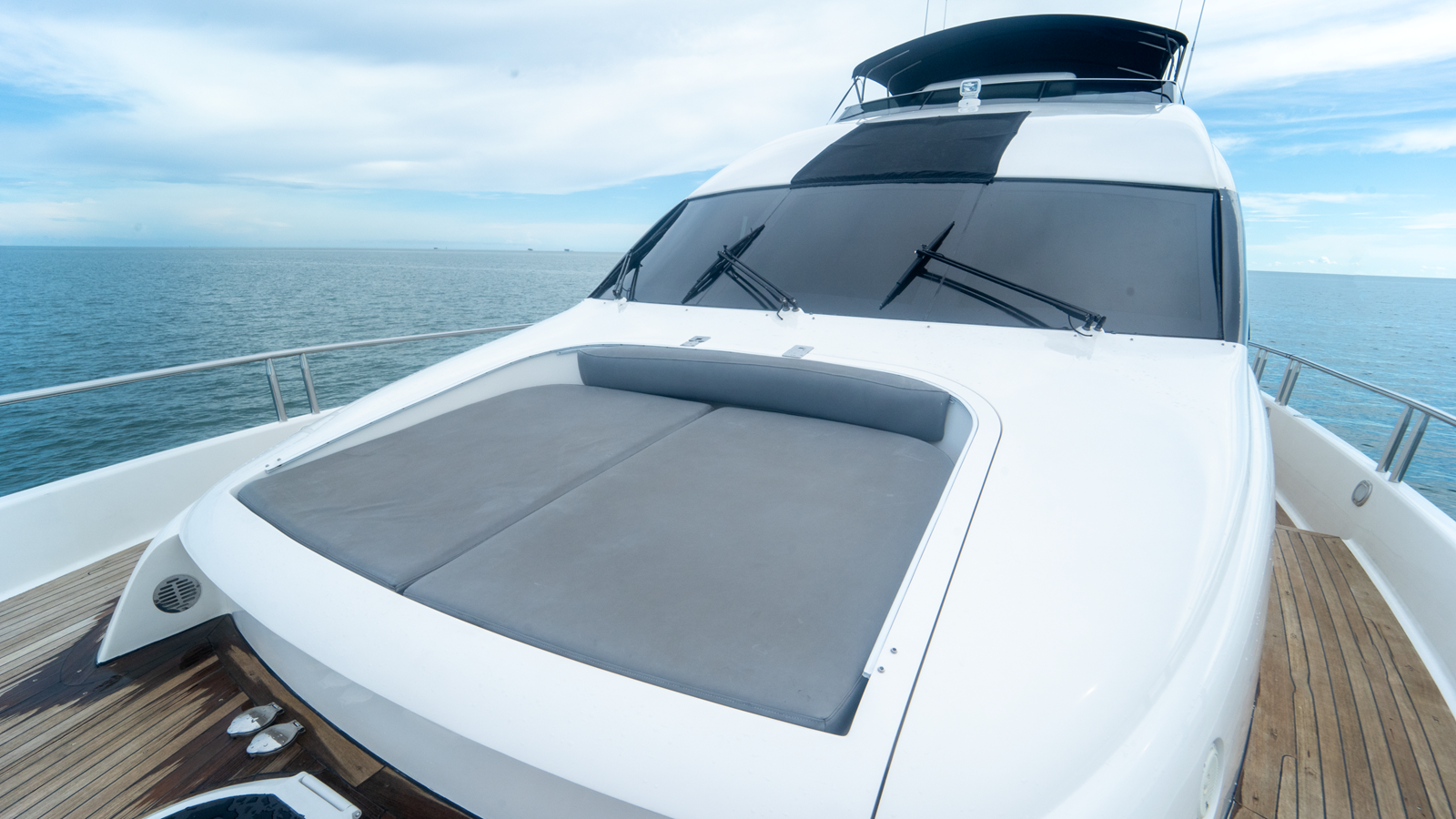 Lazzara Yachts Motor Yacht LIVING THE DREAM For Sale