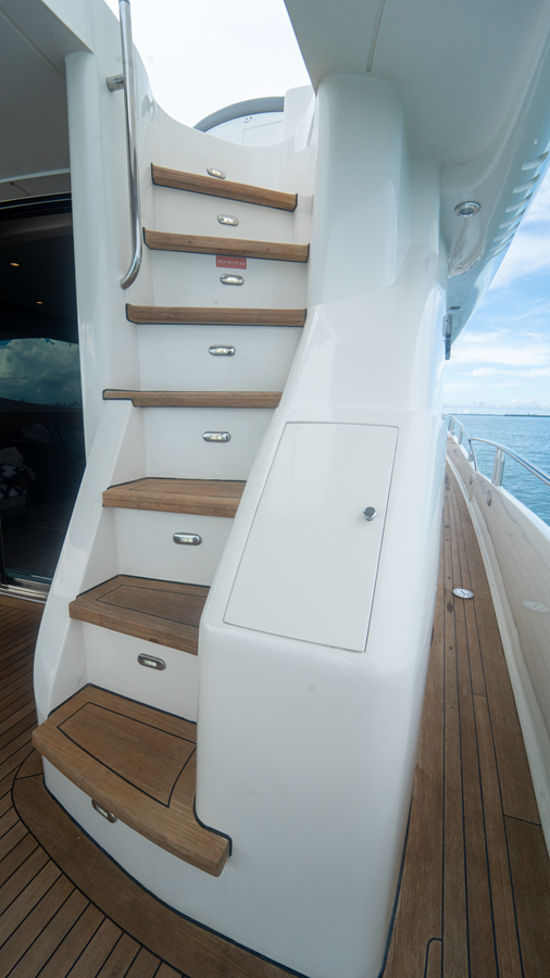 Lazzara Yachts Motor Yacht LIVING THE DREAM For Sale