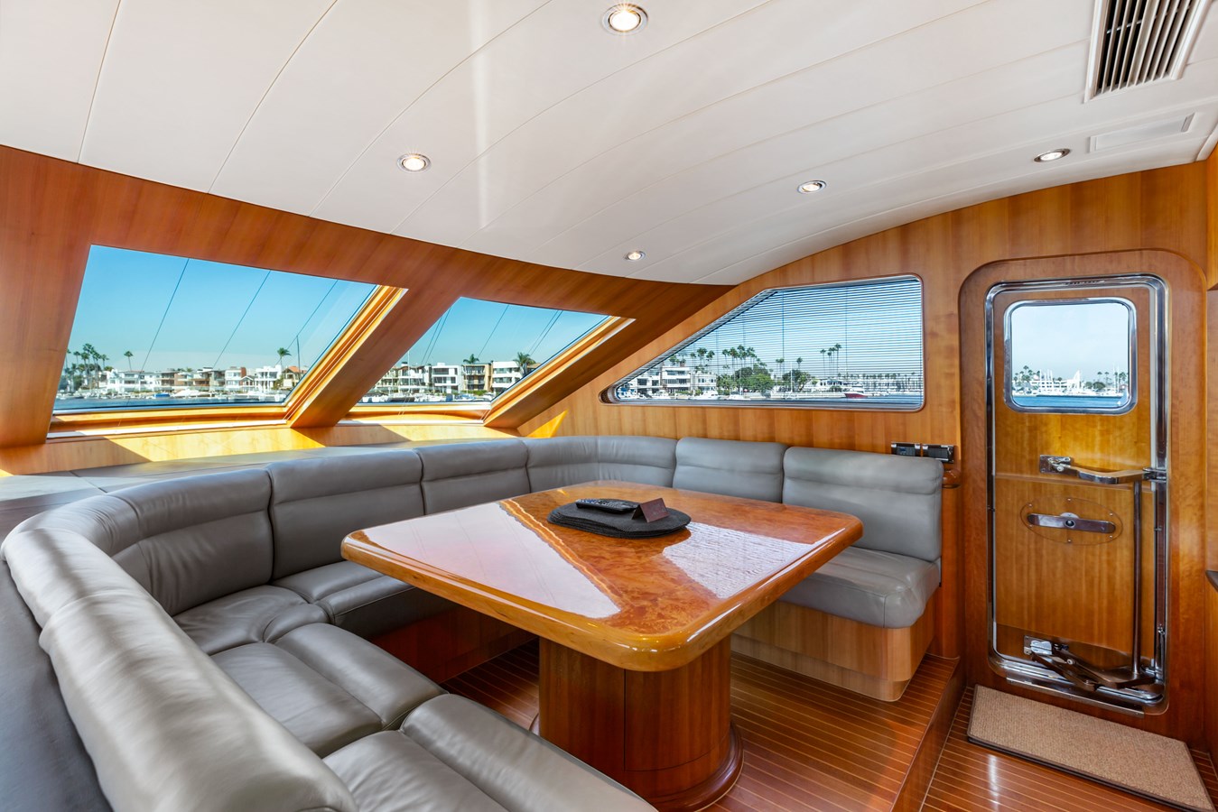 Horizon Motor Yachts Motor Yacht REVERIE  For Sale