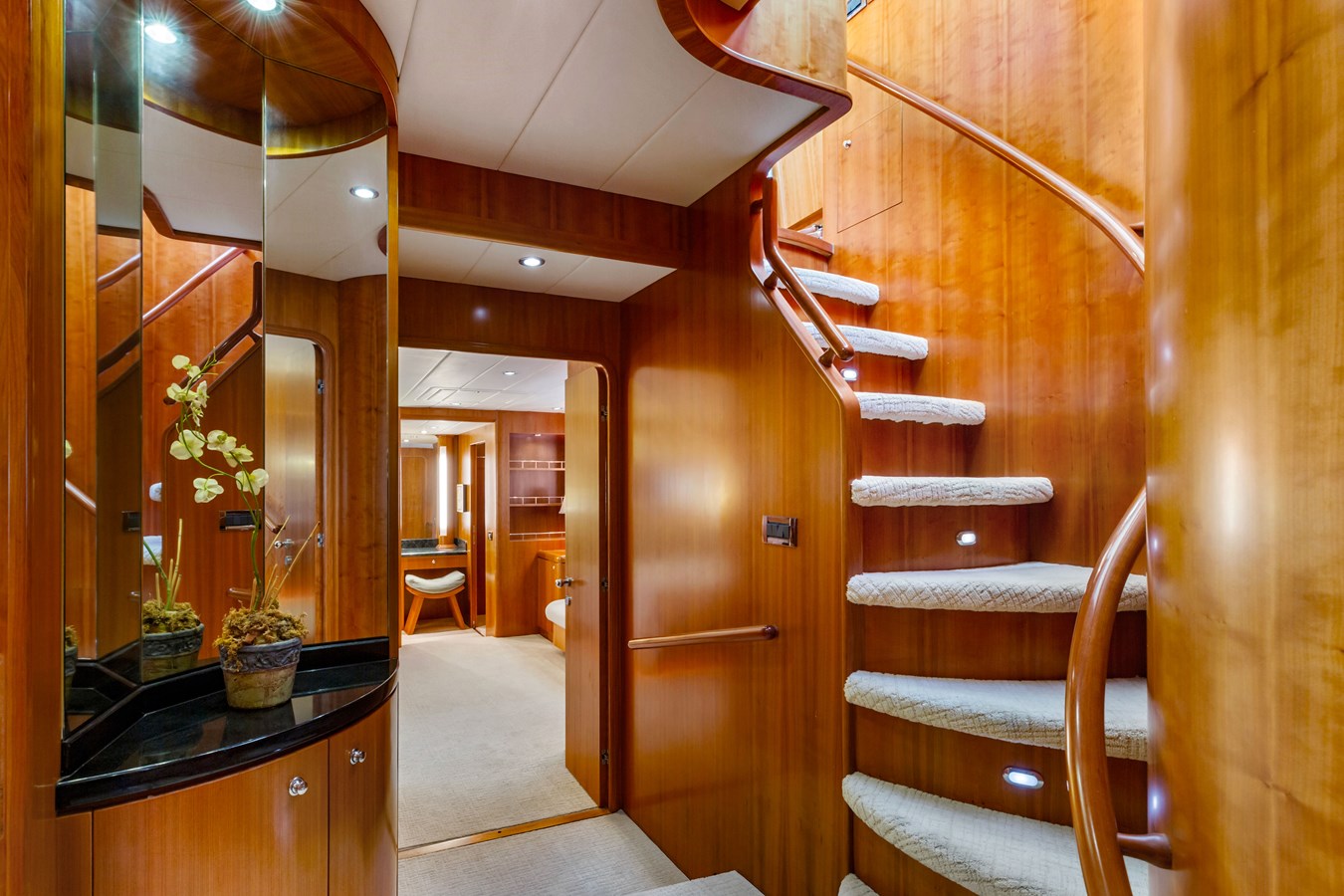 Horizon Motor Yachts Motor Yacht REVERIE  For Sale