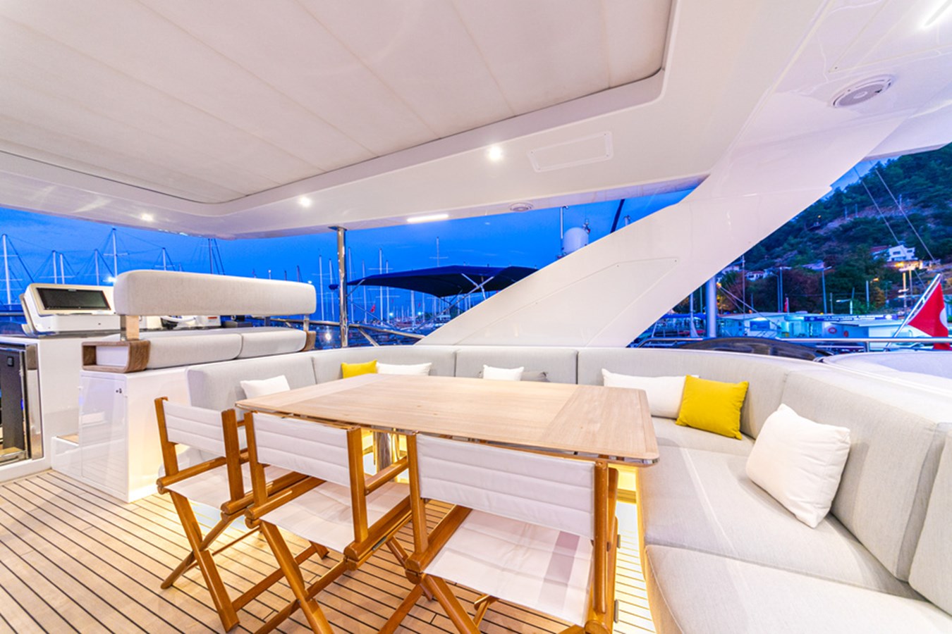Azimut Yachts Motor Yacht NIRVANA BY THE SEA For Sale