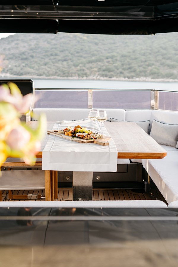 Bering Yachts Motor Yacht LEVANNA For Sale