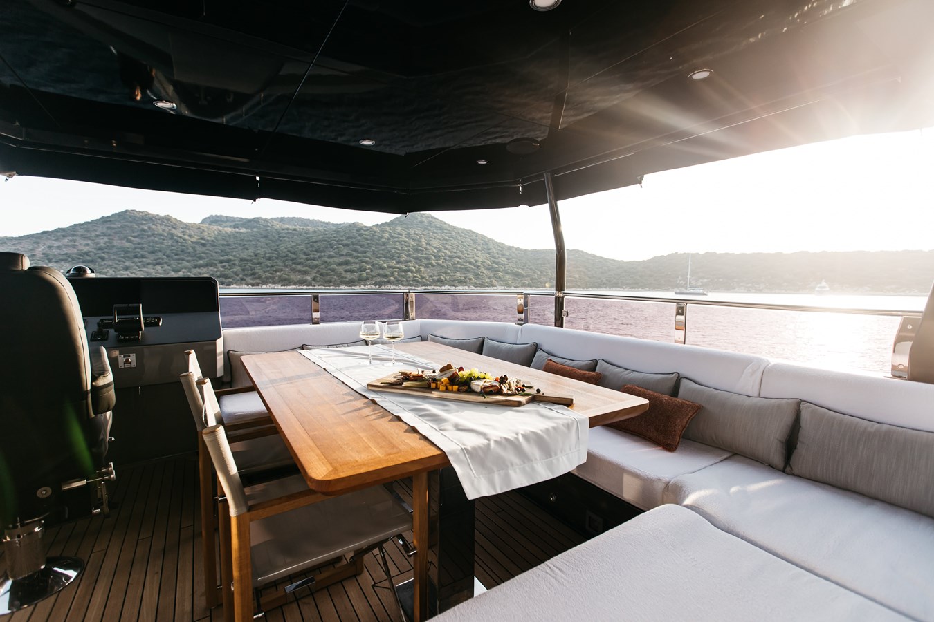 Bering Yachts Motor Yacht LEVANNA For Sale
