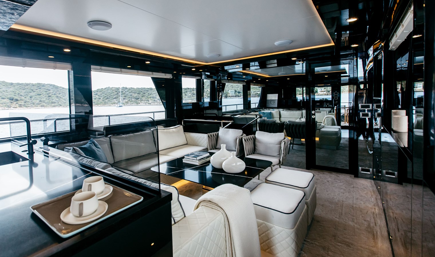 Bering Yachts Motor Yacht LEVANNA For Sale