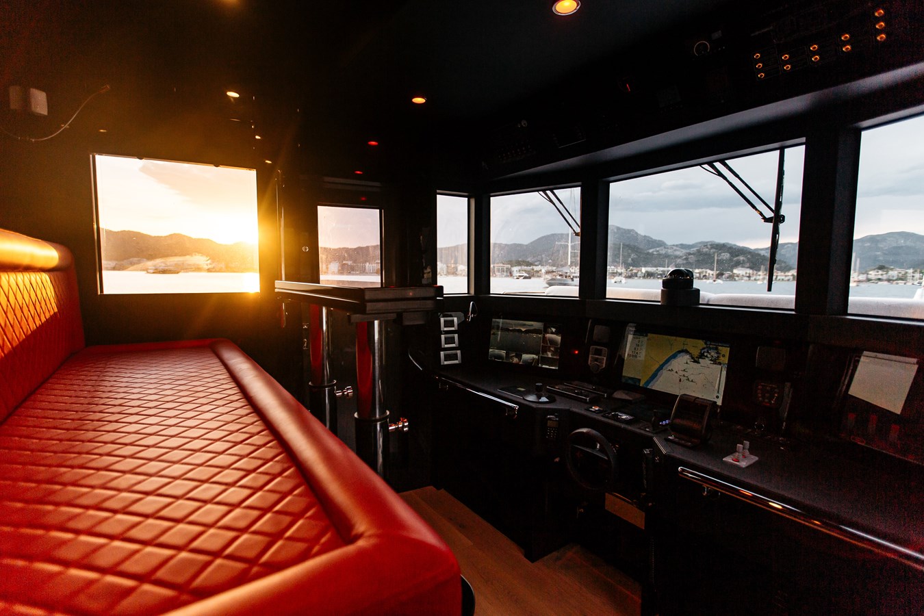 Bering Yachts Motor Yacht LEVANNA For Sale