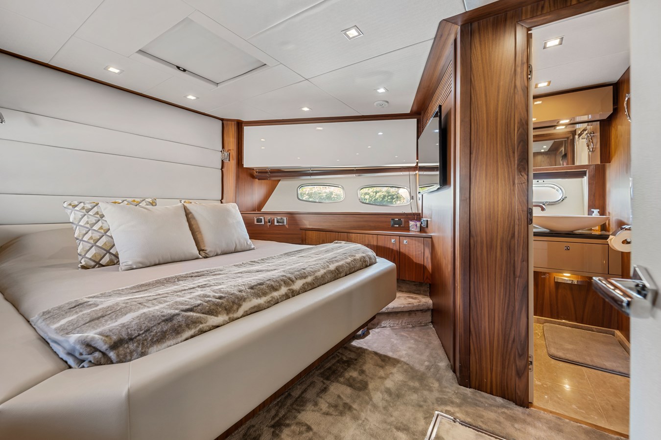Sunseeker Motor Yacht GBXSK84PRD13 For Sale