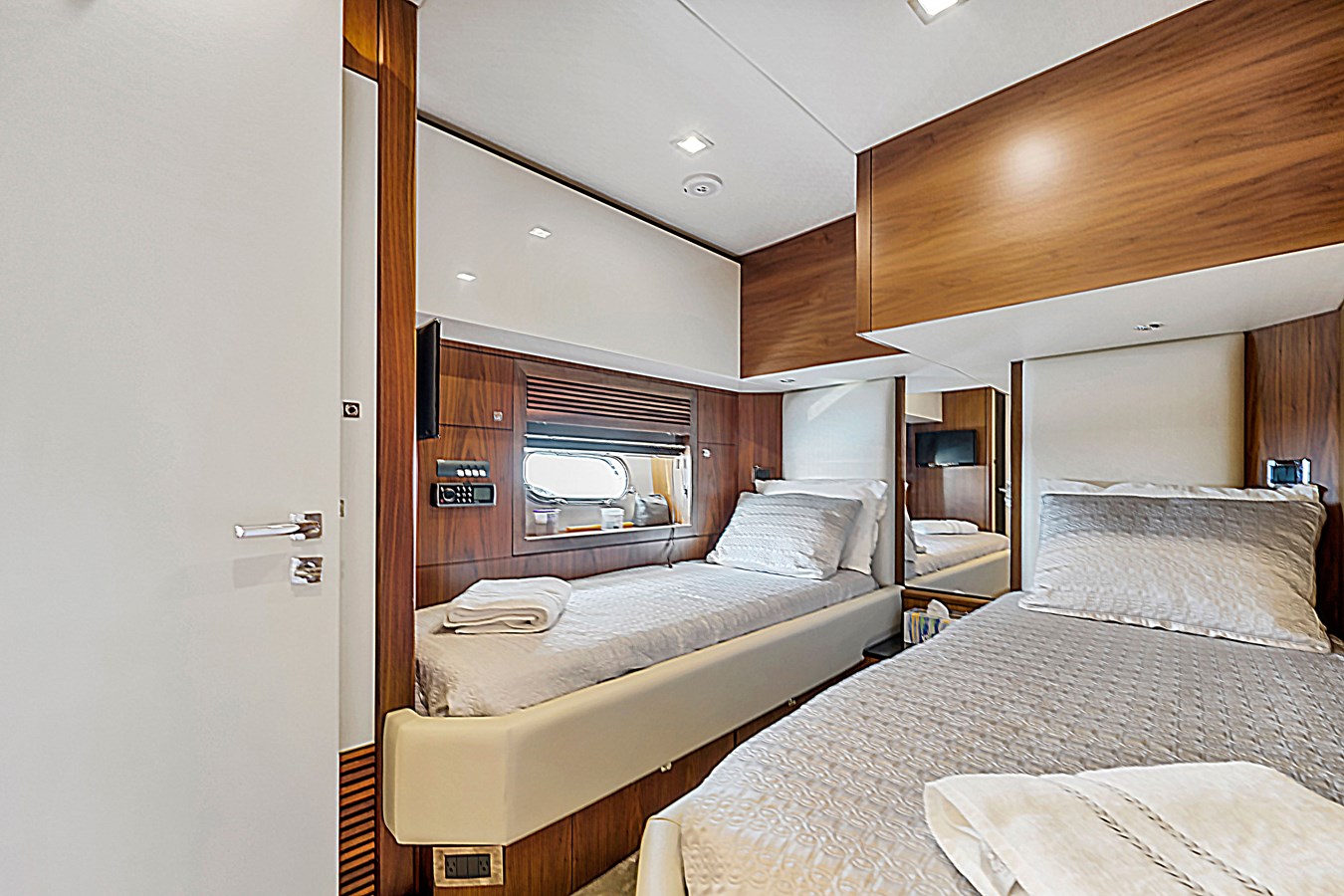 Sunseeker Motor Yacht GBXSK84PRD13 For Sale