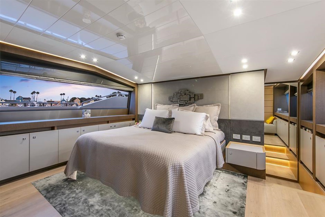 Ferretti Yachts Motor Yacht LONTANO For Sale